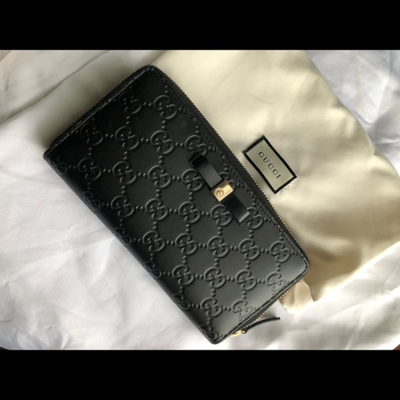 Gucci Bow Signature Zip Around Wallet. Gently used!!!🇮🇹 - Picture 8 of 8